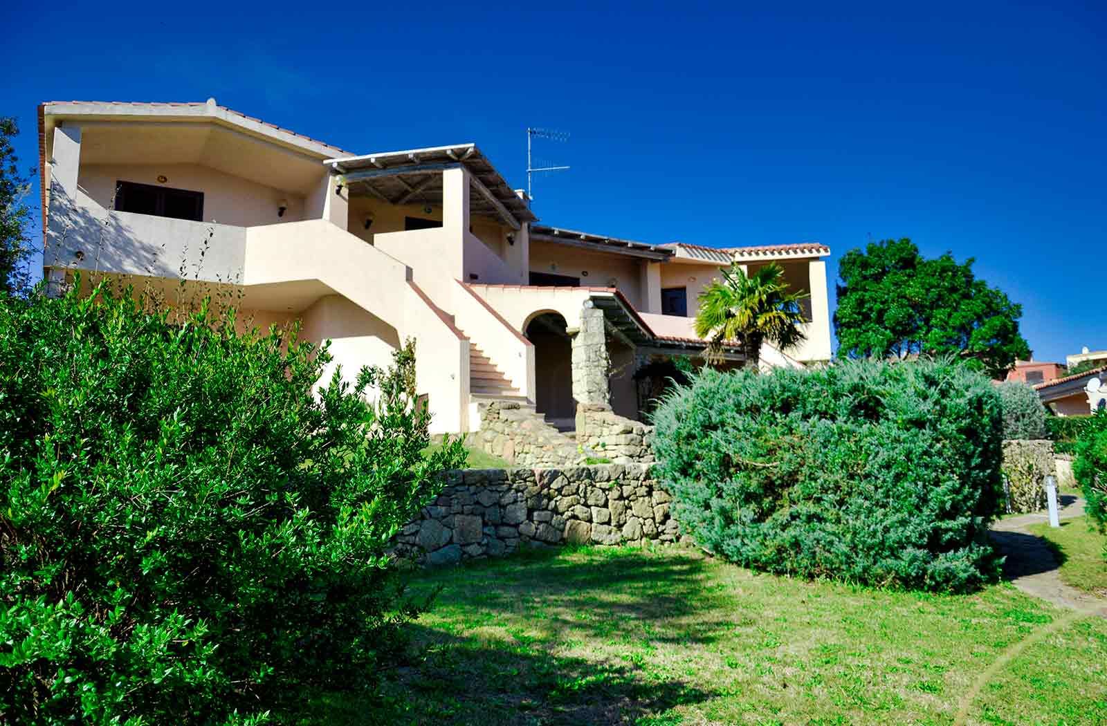 residence oltremare - vista completa dal giardino